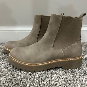 DV by Dolce Vita Chelsea boots. Women’s size 7 never worn.